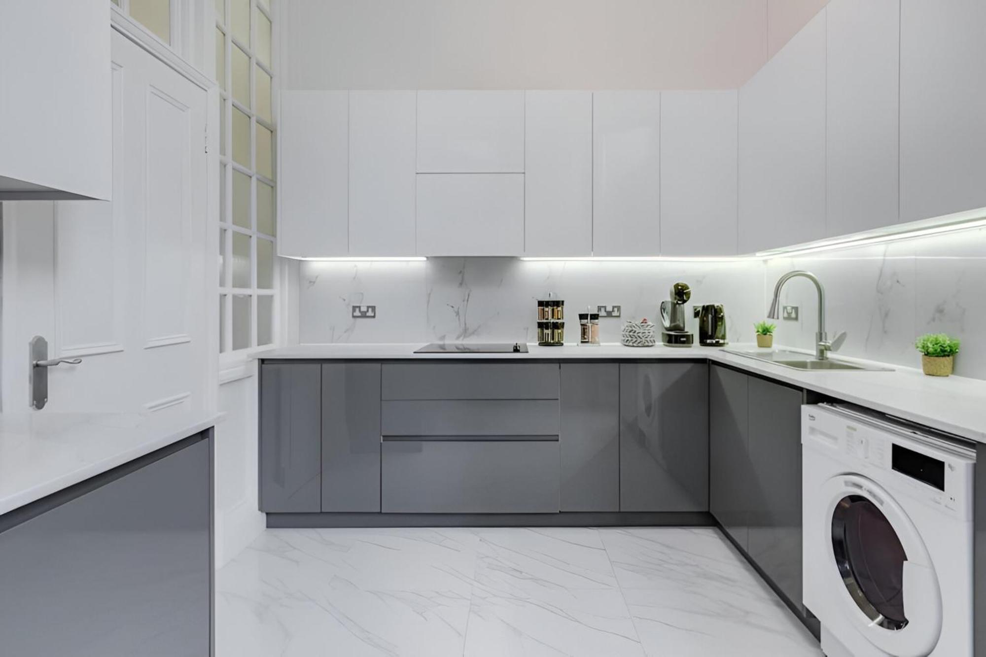 Luxury 3 Bedroom Duplex With Pool Table - 4hs Apartment London