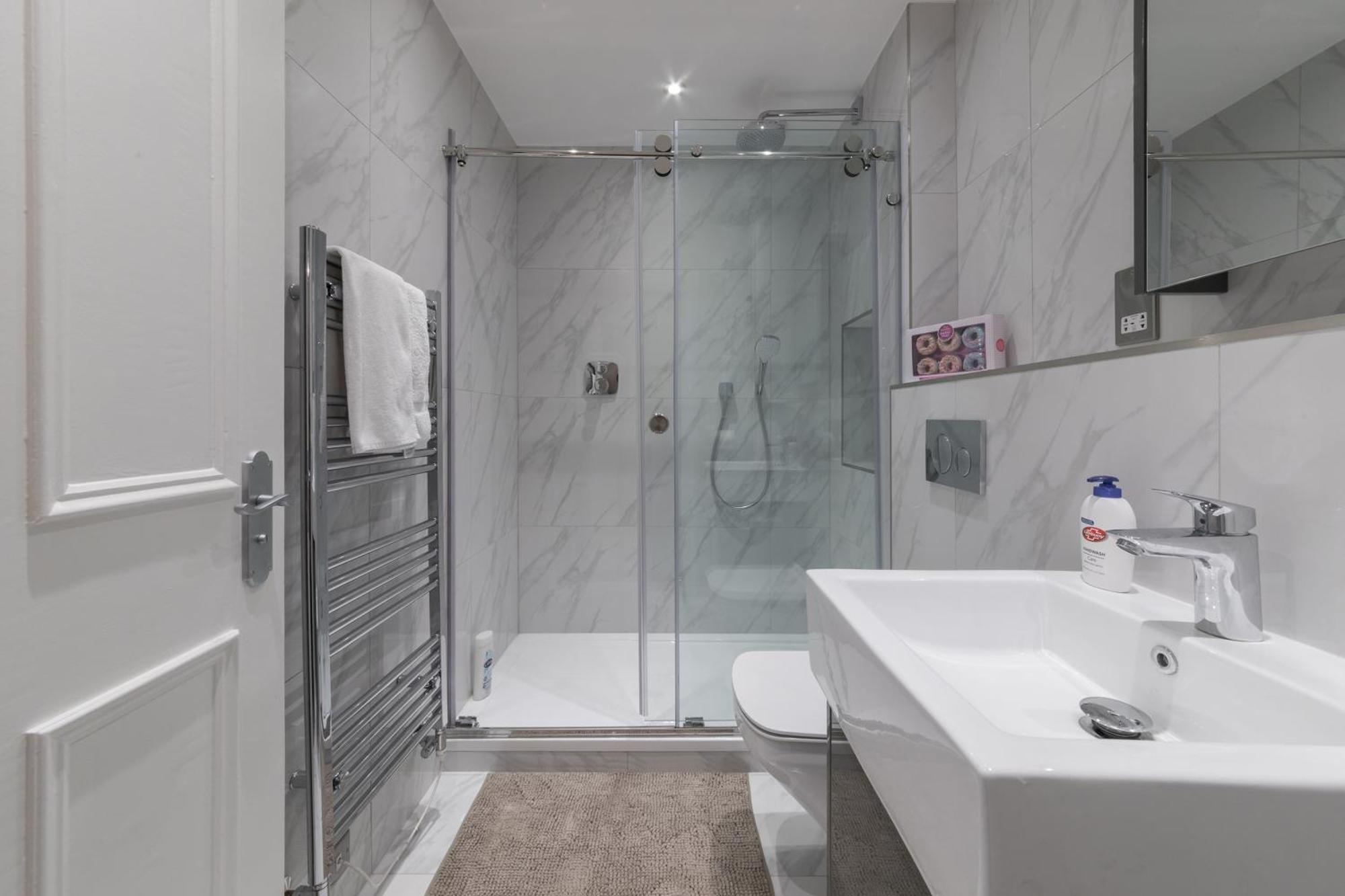 Luxury 3 Bedroom Duplex With Pool Table - 4hs * Londres